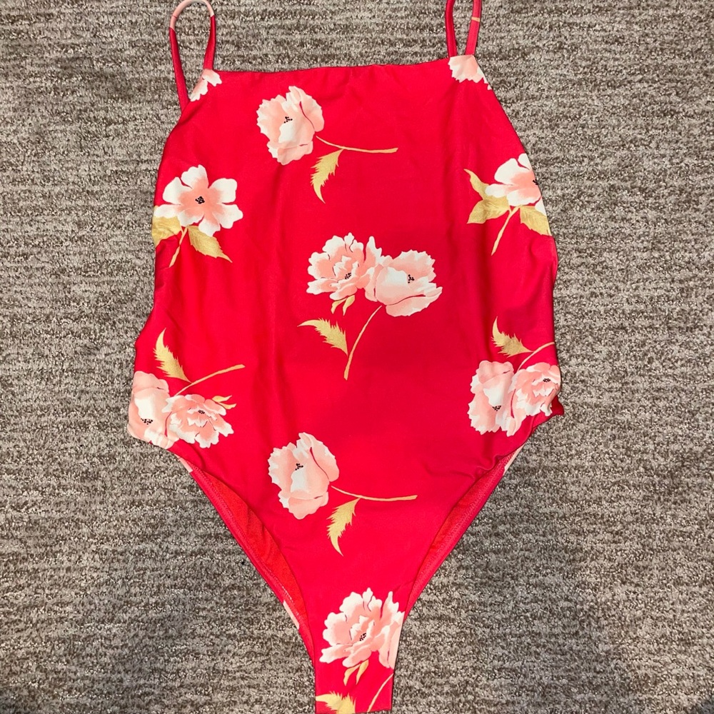 One piece with side boob